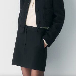 NWT Aritzia • Babaton Chisel High Rise Stretch Black Mini Pencil Skirt • Size 8